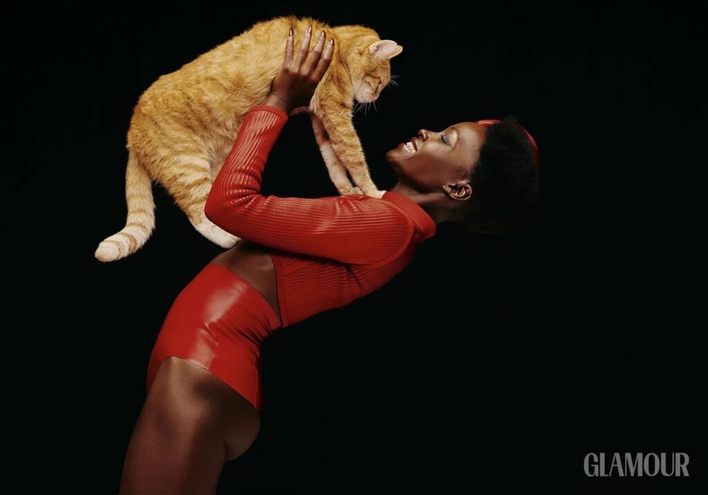 Lupita Nyong'o: no importa la altura, ella siempre cae de pie y con estilo