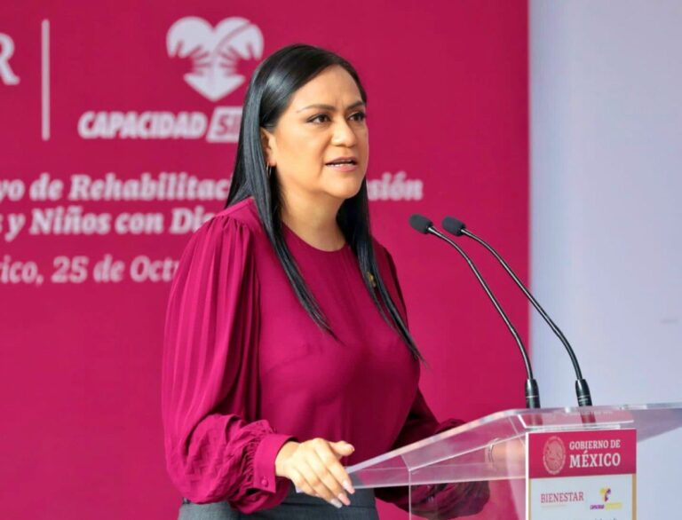 Ariadna Montiel seguirá dirigiendo con dedicación