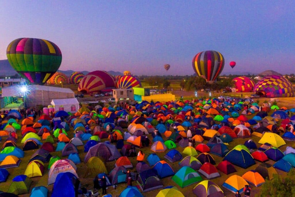 Llégale al festival de papalotes y globos de cantoya en Teotihuacán