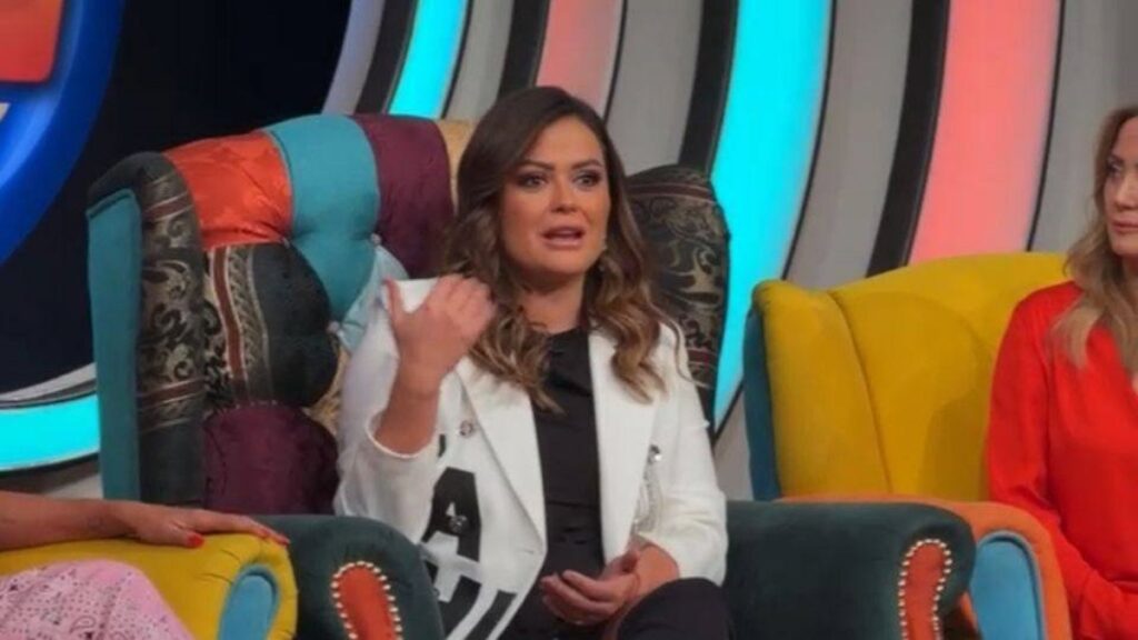 Inmortalizan a Mariana Echeverría de LCDF con piñata