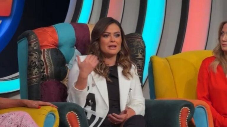 Inmortalizan a Mariana Echeverría de LCDF con piñata