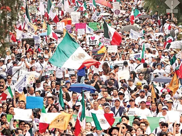 Protesta universitaria: “México, aguanta, la UNAM se levanta”
