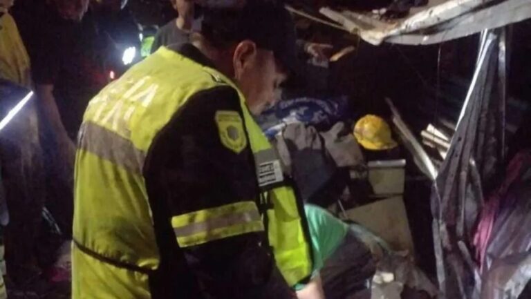 Se deslava cerro en Naucalpan, Edomex; hay seis personas muertas