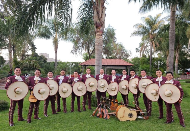 Presentan maratón de mariachis y proyección de concierto de Juan Gabriel en el Zócalo