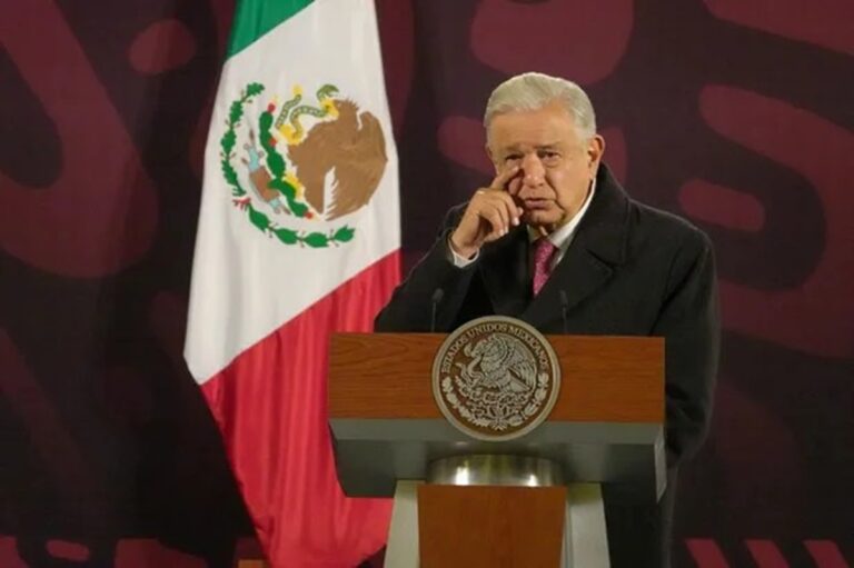 AMLO ofreció su última mañanera entre lágrimas, canciones y récords