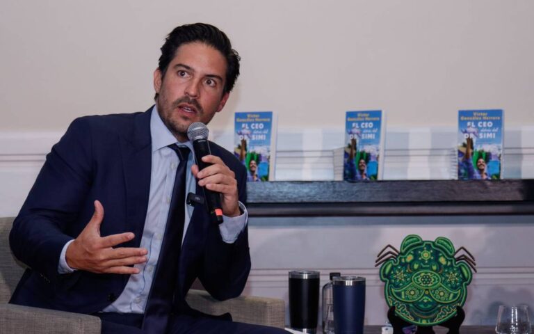 Víctor González Herrera lanza “El CEO detrás del Dr. Simi”