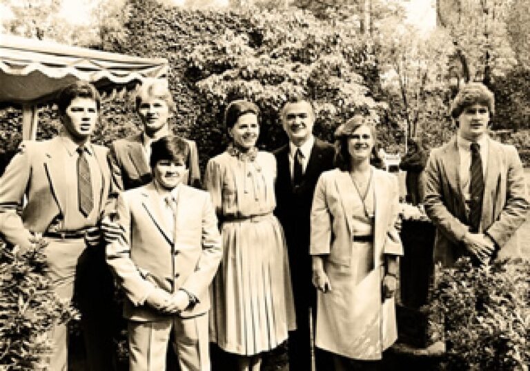 Favores y misterios rodean relación de Luis Miguel e hijos de Miguel de la Madrid