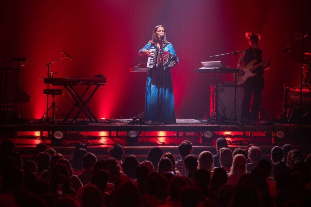 Julieta Venegas y Vivir Quintana serán honradas por la Academia Latina de la Grabación