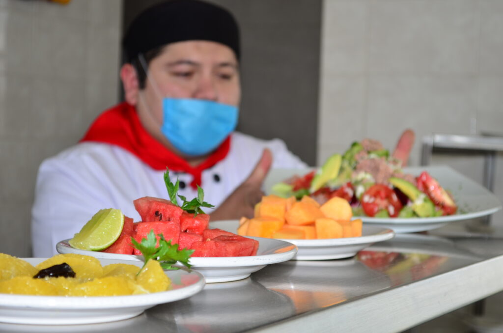 La Cosmopolitana impulsa innovación tecnológica en cadenas alimentarias