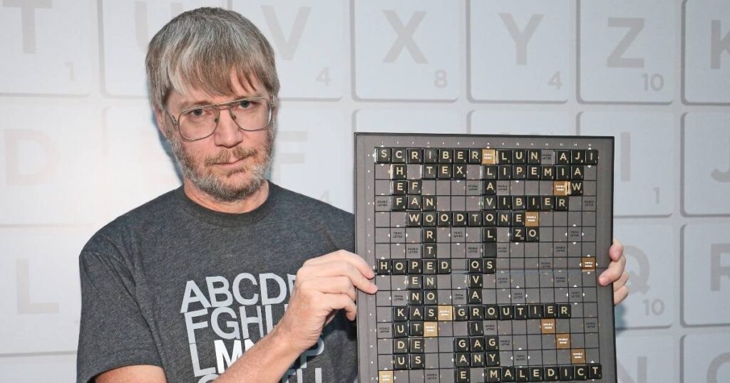 Sin hablar el idioma, hombre gana el campeonato de Scrabble en español