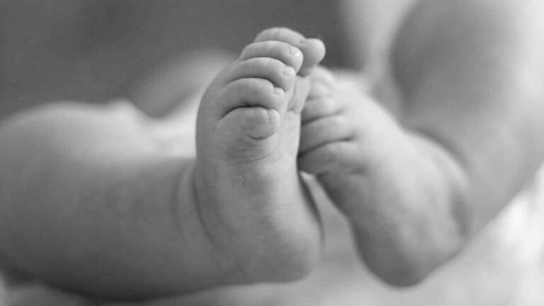 Detienen a dos hombres y una mujer por robo de bebé