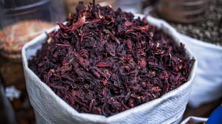 El té de laurel y jamaica son bebidas virales en TikTok