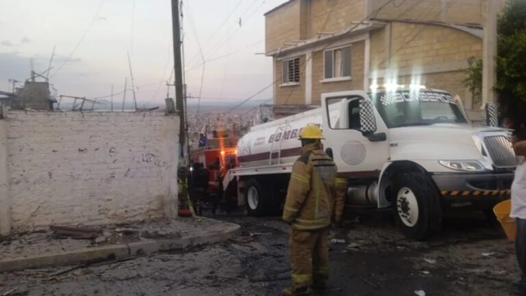 Sacan a bebé tras la explosión de pirotecnia en Chimalhuacán