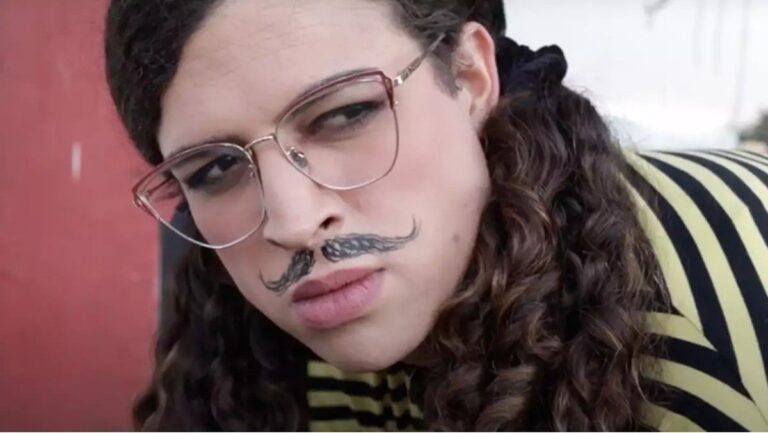 Mexicanos se organizan para crear Johanne Sacrebleu, en respuesta a Emilia Pérez