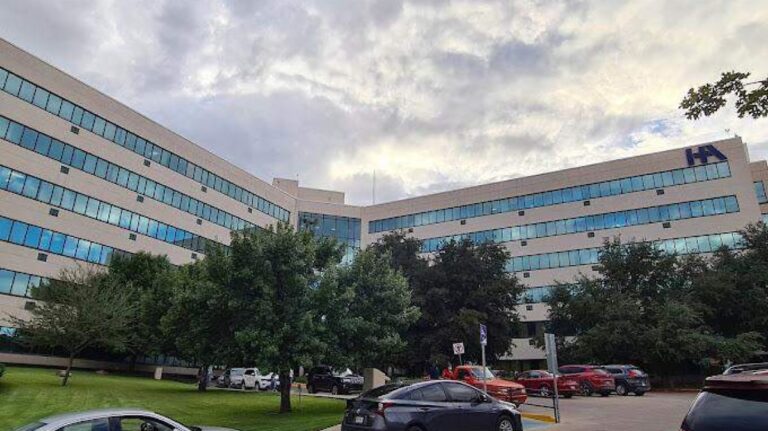 Médico de Hospital Ángeles desmiente acusaciones de maltrato animal