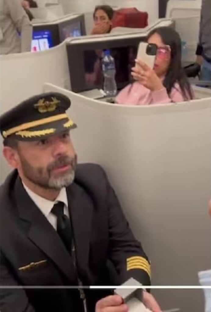 Piloto mexicano propone matrimonio a su novia en pleno vuelo