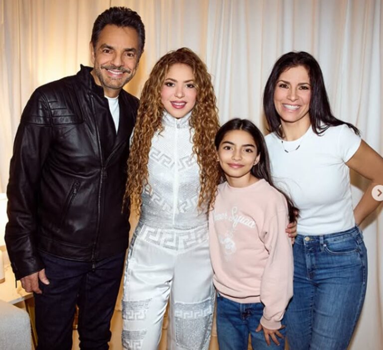 Pati Chapoy exhibe que Eugenio Derbez pagó para tomarse una foto con Shakira