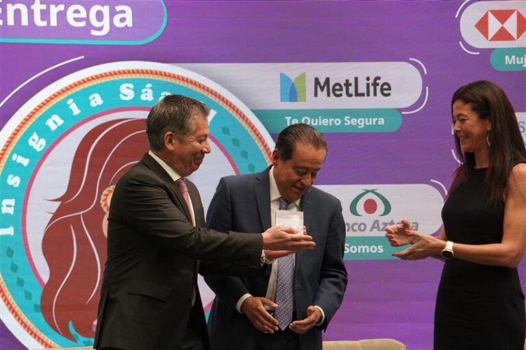 Banco Azteca recibe Insignia Sáasil por su cuenta “Somos”