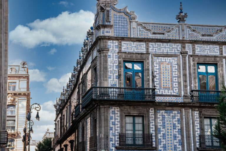 ¿Conoces la historia de amor prohibido de La casa de los Azulejos?