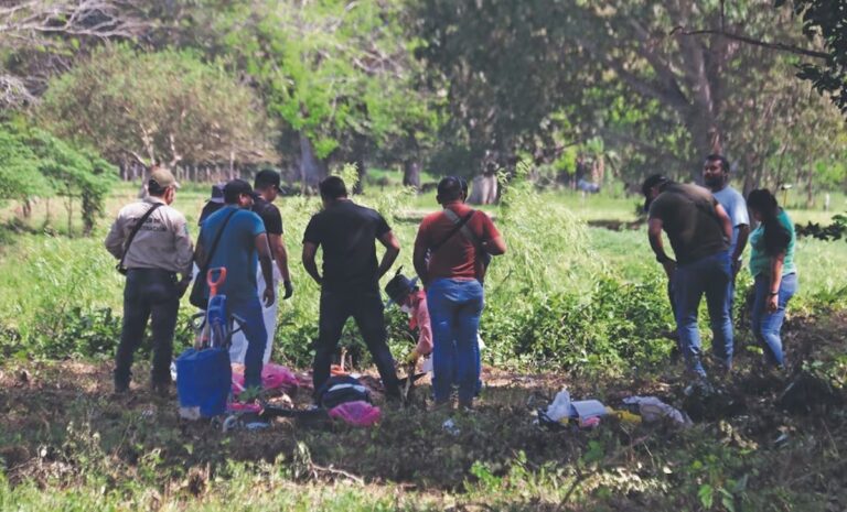Encuentran fosas clandestinas en rancho de Macuspana, Tabasco