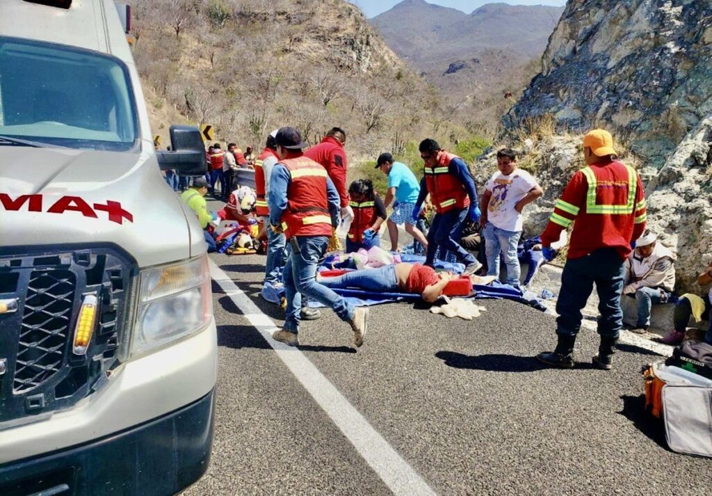 Tragedia: mueren 11 militantes de Morena cuando retornaban a Oaxaca tras el “ClaudiaFest”