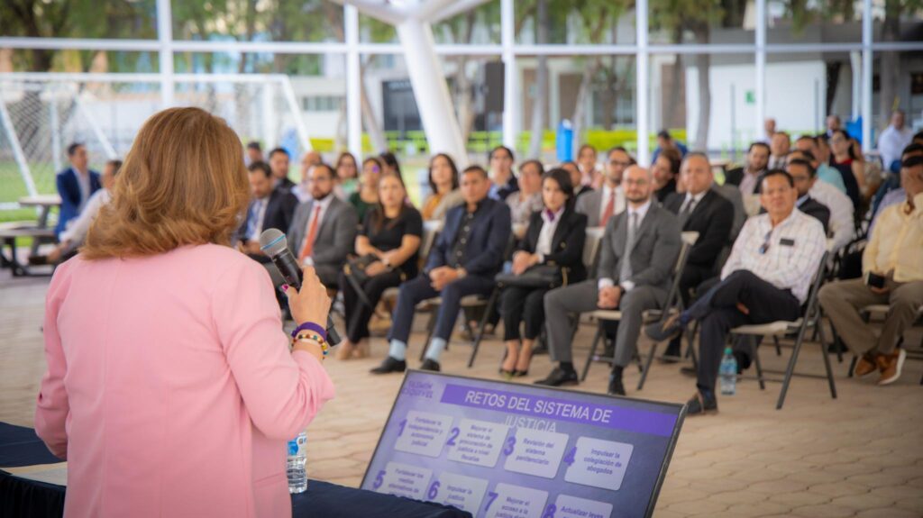 Yasmín Esquivel Mossa impulsa justicia incluyente en México