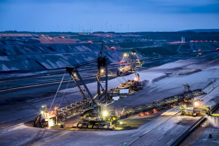Roberto Guzmán García examina auge en metales y minería