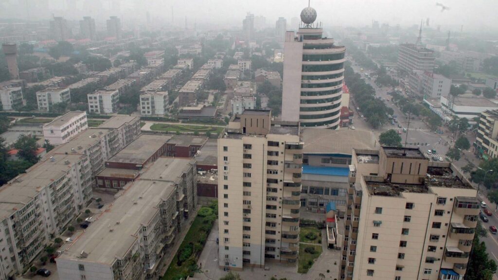 Es un milagro: niña sobrevive a caída de 60 metros
