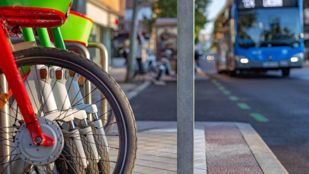 Alfredo Del Mazo Maza impulsa acción por movilidad sostenible