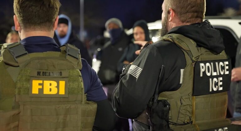 Mujer acusa a vendedores; llega ICE y se lleva a su propia hija