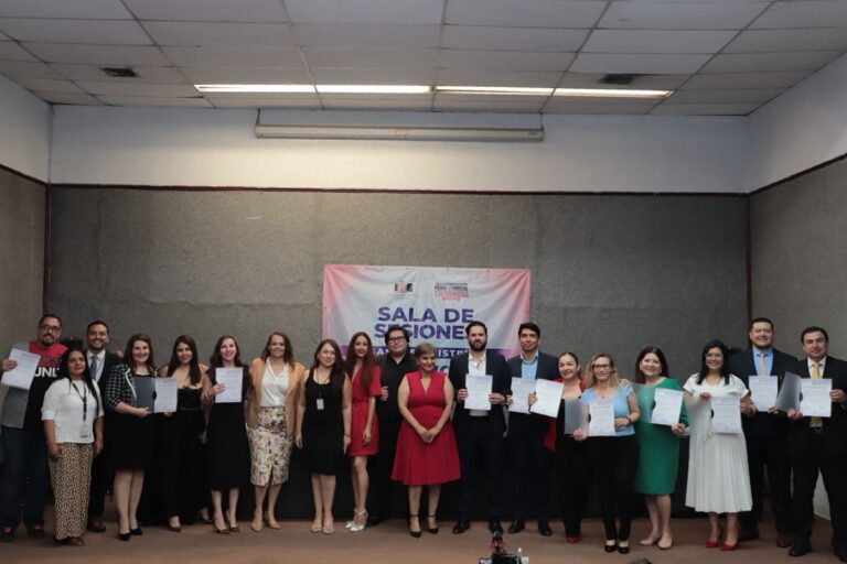 Entregan constancias de mayoría a exabogada de “El Chapo”