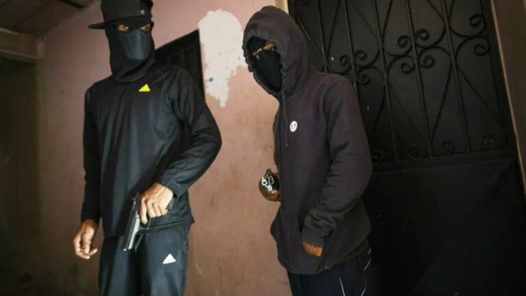 Cárteles mexicanos reclutan hasta por WhatsApp a militares colombianos