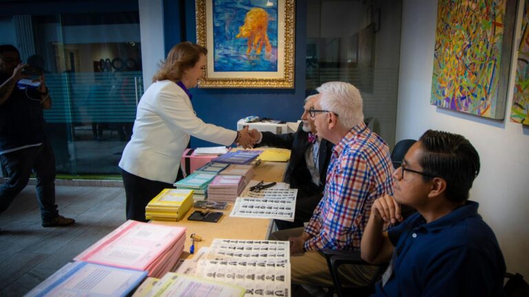 Yasmin Esquivel Mossa acudió a votar en las elecciones de este 1 de junio.