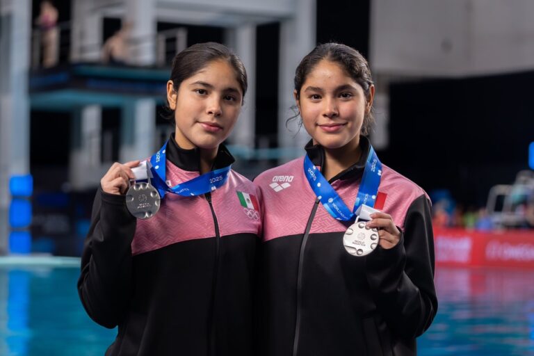 Mía y Lía Cueva regresan a México con medalla de bronce en Mundial de Clavados Singapur 2025
