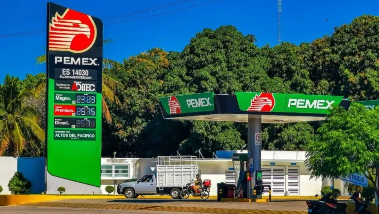 Pemex incrementa emisiones contaminantes y preocupa a calificadoras