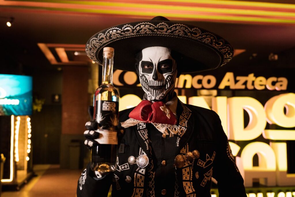 Banco Azteca celebra tradiciones mexicanas con Mundo Mezcal