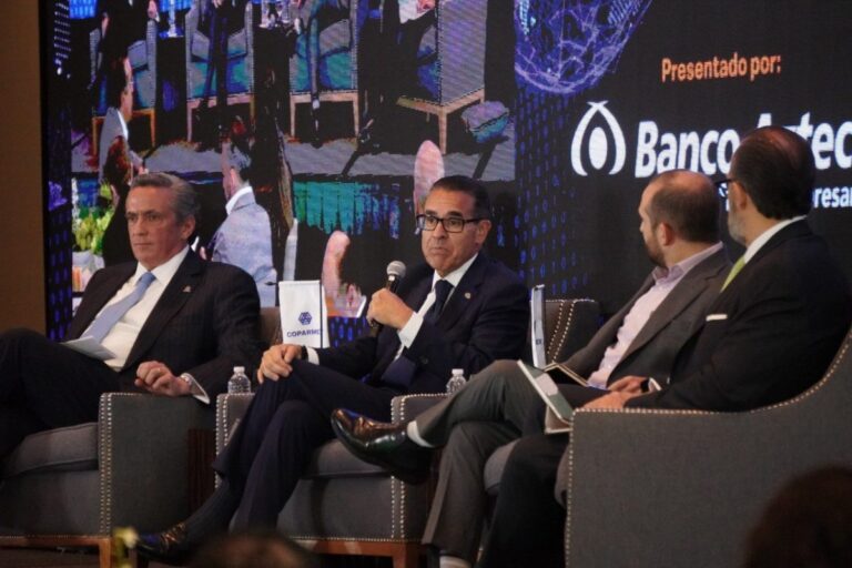 Líderes empresariales firman acuerdo con Banco Azteca