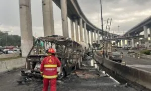 Retiran pipa de gas de Puente de la Concordia