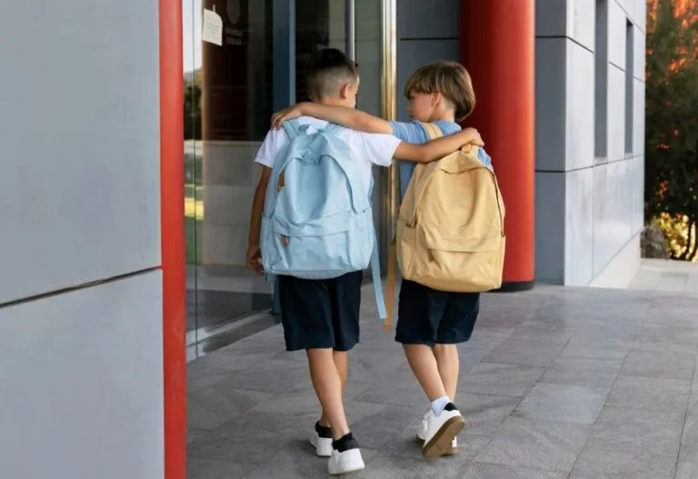 Seguritech y Fundación en Movimiento (FEM) ante posibles casos de bullying.