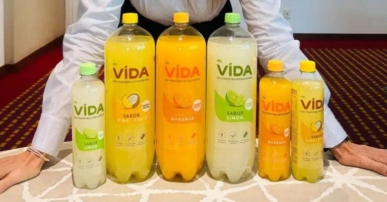 AJEMEX le dio un nuevo sabor a los momentos de descanso y de comidas en familia con su más reciente bebida refrescante Agua VIDA.