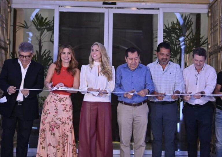 Paty Lobeira encabeza la inauguración de la rehabilitación integral del Museo de la Ciudad de Veracruz junto a autoridades municipales.