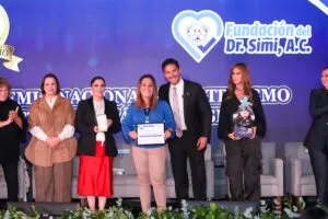 El presidente ejecutivo de Grupo por Un País Mejor y CEO de Farmacias Similares, Víctor González Herrera, reconoció la labor altruista.