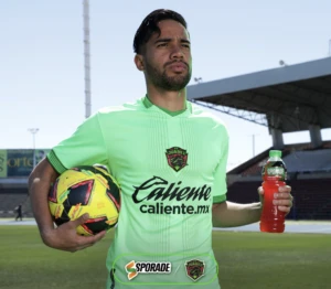 Los Bravos de Juárez se hidratan con Sporade.