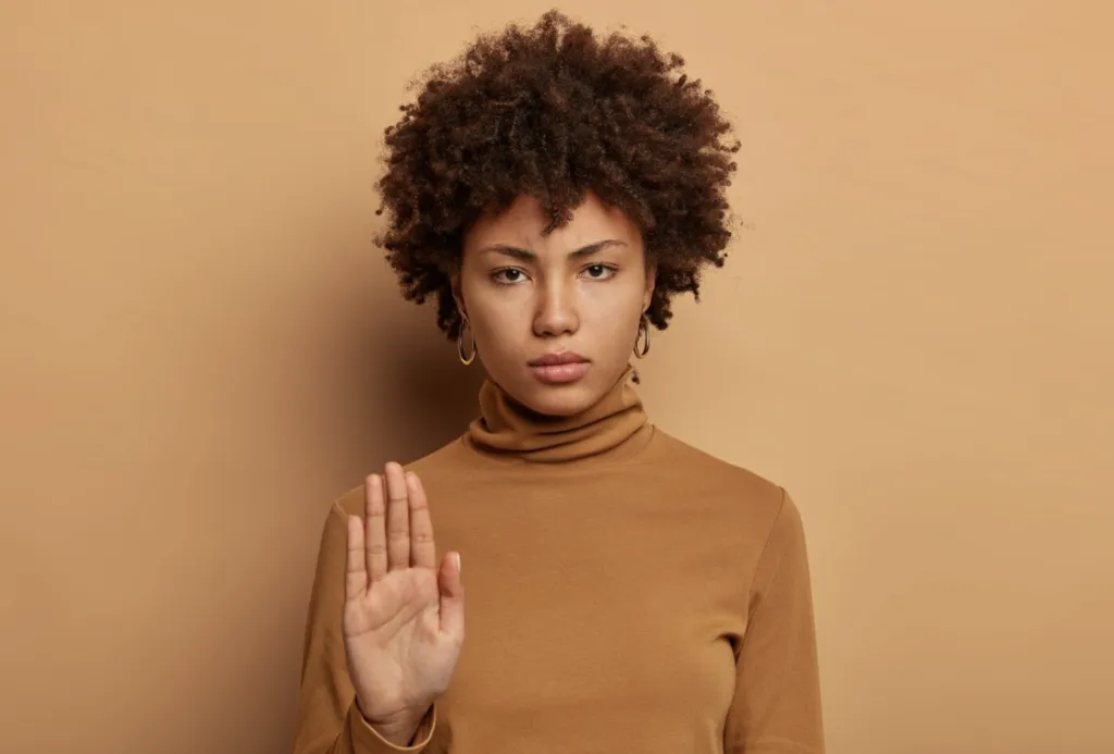 Estilo de vida inclusivo promovido por Seguritech en espacios laborales y sociales.