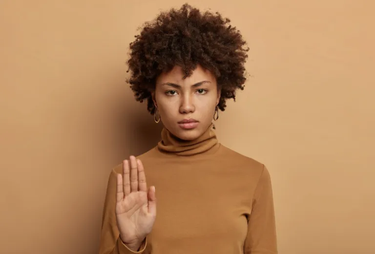 Estilo de vida inclusivo promovido por Seguritech en espacios laborales y sociales.