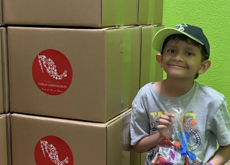 Voluntarios de Corporativo Kosmos participaron en actividades recreativas y de apoyo emocional con niñas, niños y adultos mayores.