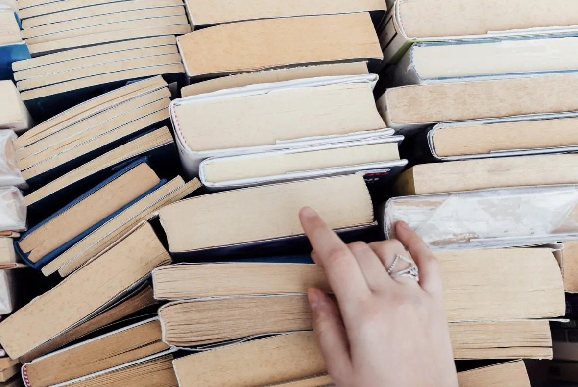 Carlos Raphael de la Madrid alerta sobre libros pirata.