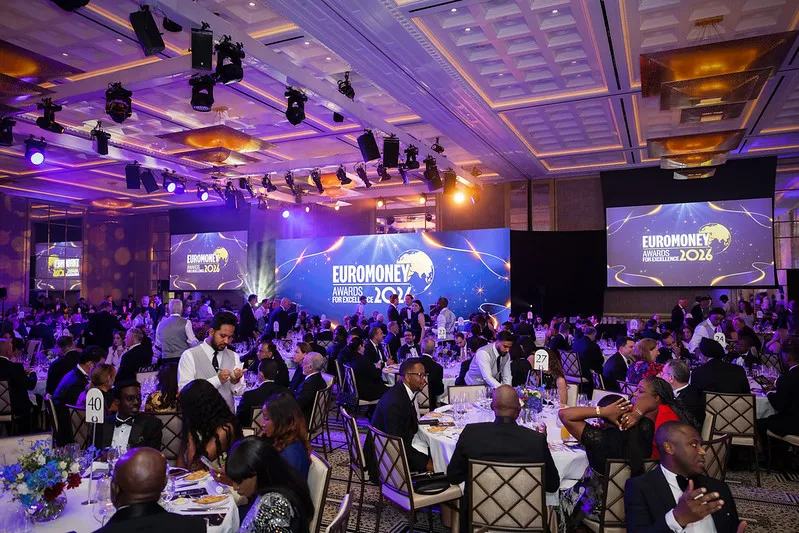 Banco Azteca recibe reconocimiento internacional por préstamos al consumo