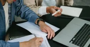 Finsus cuenta con más de 2 mil horas de cursos y charlas gratuitas sobre educación financiera.