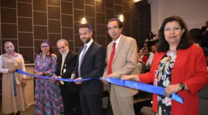 Olegario Vázquez Aldir apoya innovación médica y trato humano en Hospital Angeles.